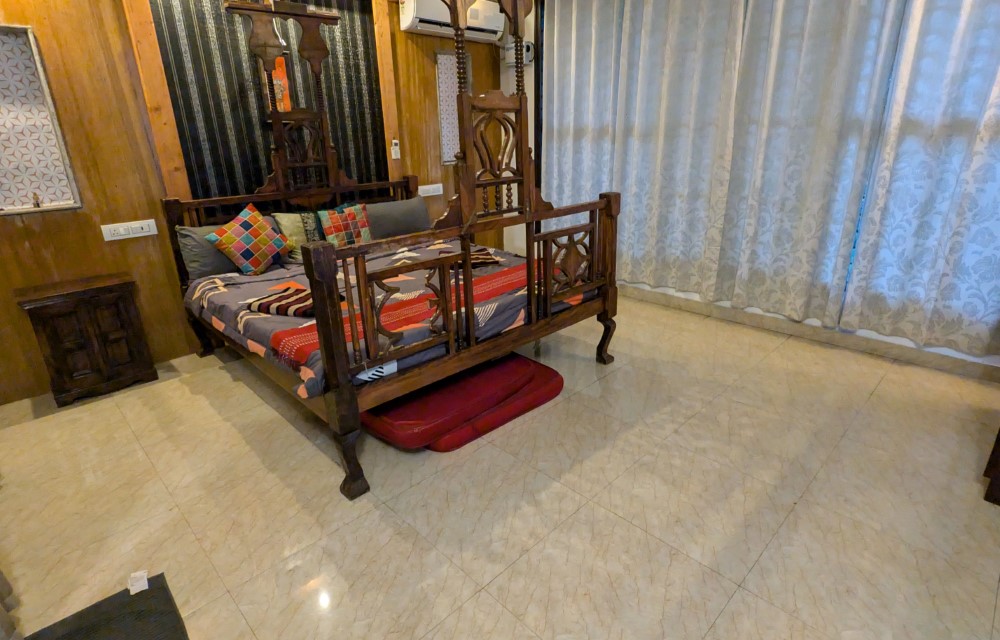 Skandagiri Deluxe Room